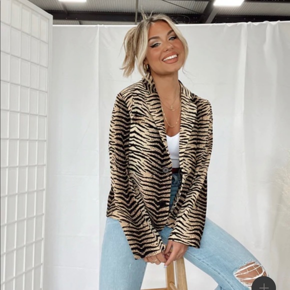 Brand new blazer - Picture 2 of 4